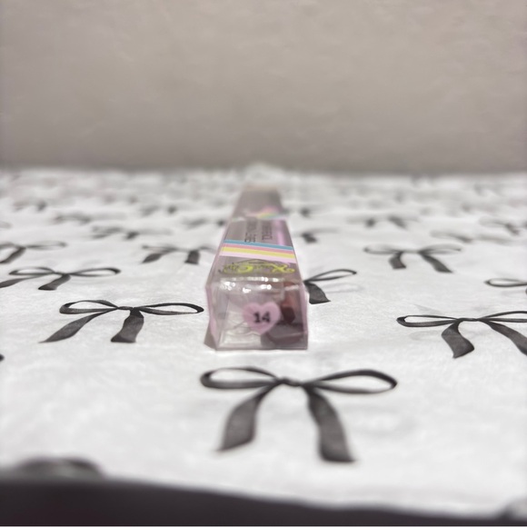 🍦 KimChi Chic Beauty — Y.U.M. “Your Unicorn Mouth” Lip Liner in Vanilla Bean - Picture 5 of 6